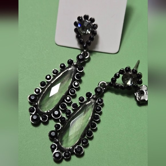 Avon Vintage Earrings Black Glass Stones Teardrop Earrings - Picture 12 of 16